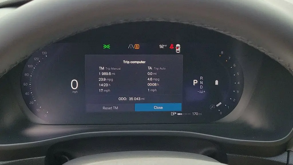 2023 Volvo XC40 B5 Plus Bright Theme