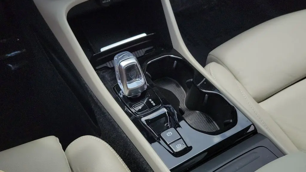 2023 Volvo XC40 B5 Plus Bright Theme