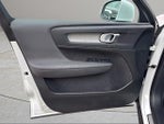 2025 XC40 Thumbnail 6