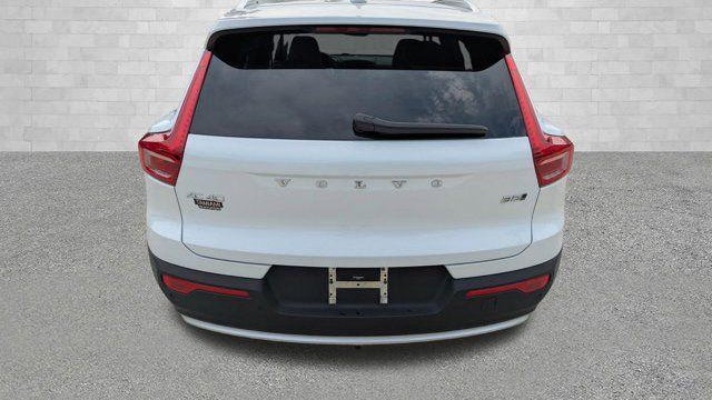 2025 Volvo XC40 B5 Plus Bright Theme