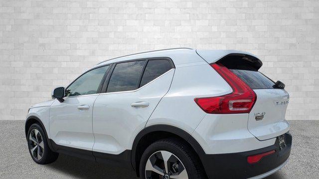 2025 Volvo XC40 B5 Plus Bright Theme