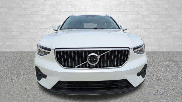 2025 Volvo XC40 B5 Plus Bright Theme