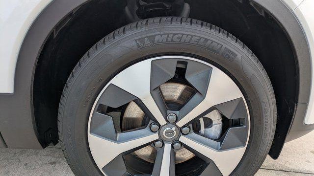 2025 Volvo XC40 B5 Plus Bright Theme