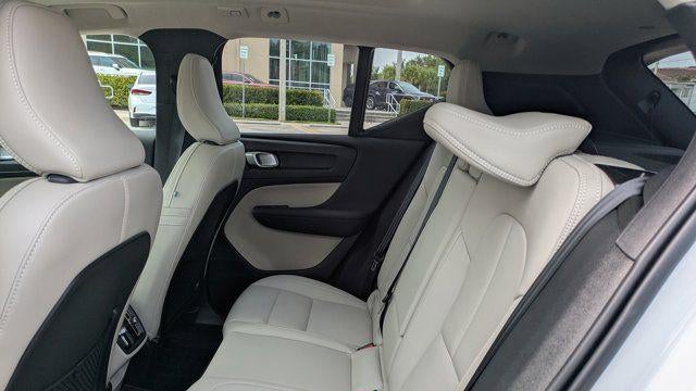 2025 Volvo XC40 B5 Plus Bright Theme