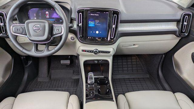 2025 Volvo XC40 B5 Plus Bright Theme