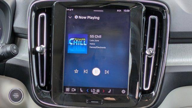 2025 Volvo XC40 B5 Plus Bright Theme