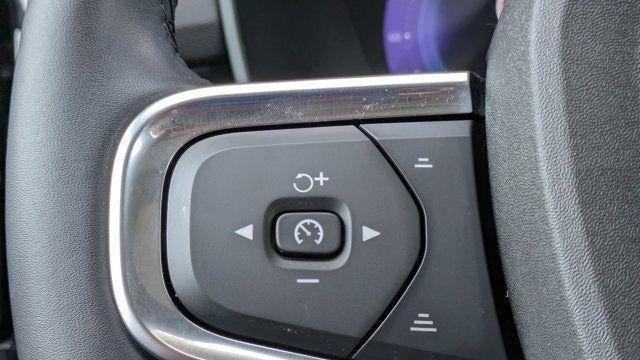 2025 Volvo XC40 B5 Plus Bright Theme