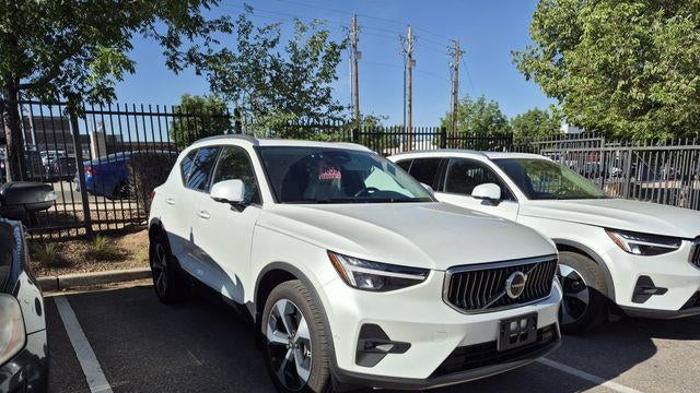2025 Volvo XC40 B5 Plus Bright Theme