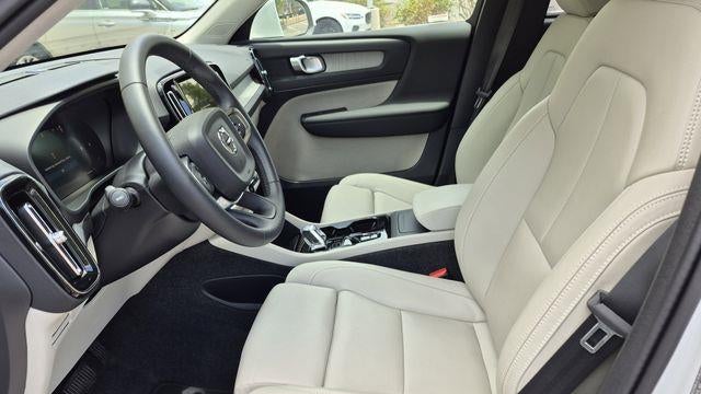 2025 Volvo XC40 B5 Plus Bright Theme
