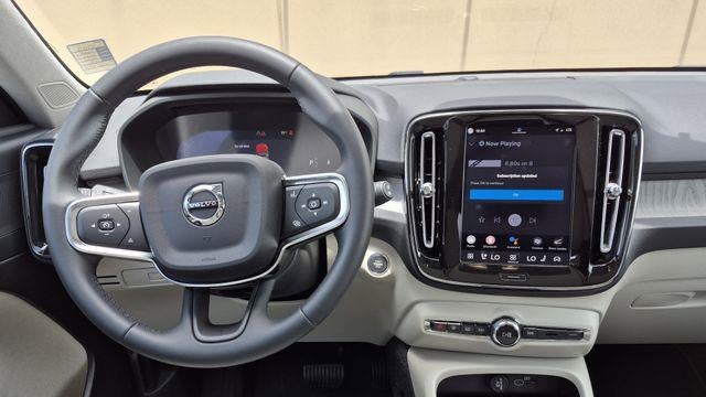 2025 Volvo XC40 B5 Plus Bright Theme