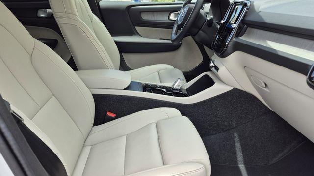 2025 Volvo XC40 B5 Plus Bright Theme