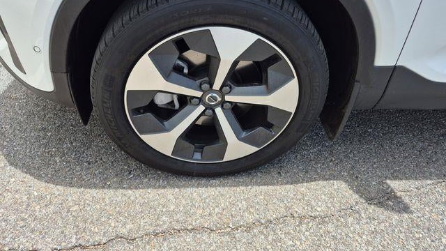 2025 Volvo XC40 B5 Plus Bright Theme