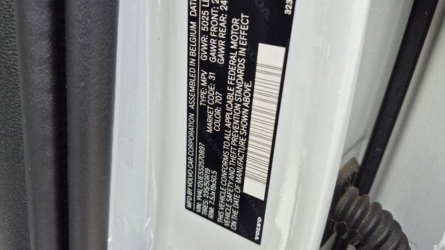 2025 Volvo XC40 B5 Plus Bright Theme
