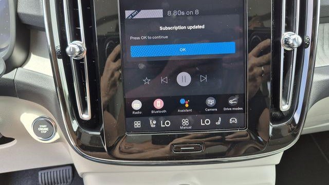 2025 Volvo XC40 B5 Plus Bright Theme