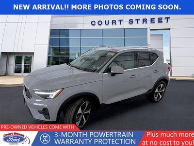 2025 Volvo XC40 AWD B5 Plus Bright Theme 4DR SUV