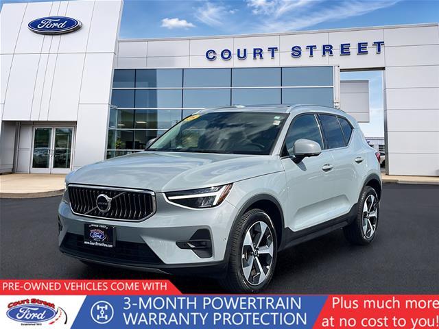 2025 Volvo XC40 - $32,910