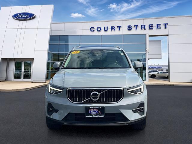 2025 Volvo XC40 - $32,910