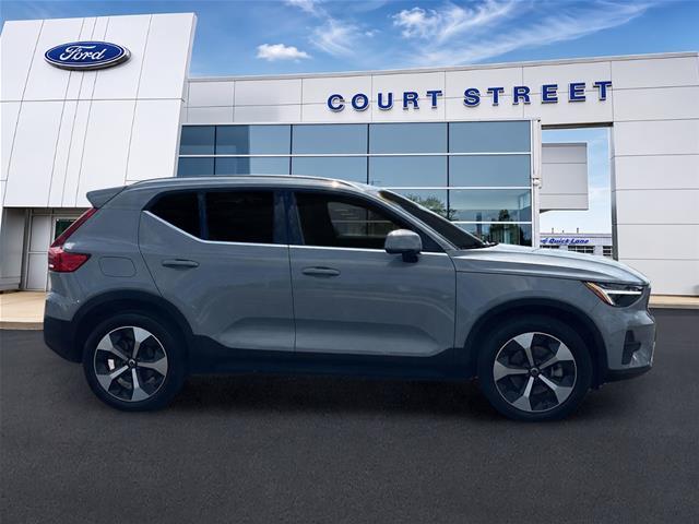 2025 Volvo XC40 - $32,910