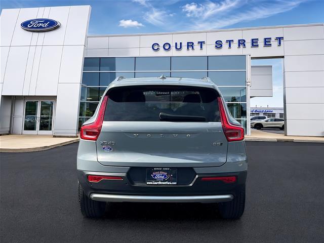 2025 Volvo XC40 - $32,910