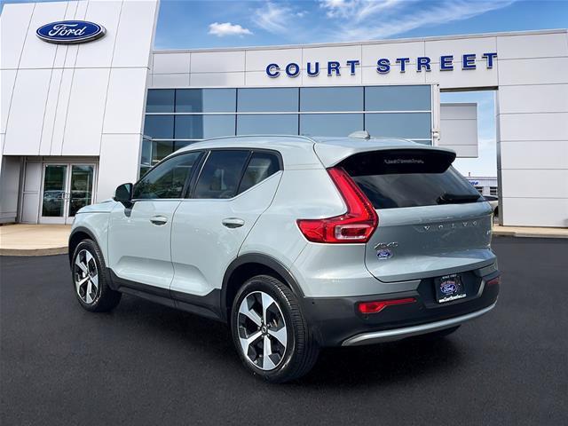 2025 Volvo XC40 - $32,910