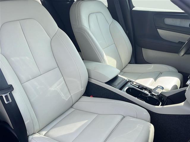 2025 Volvo XC40 - $32,910