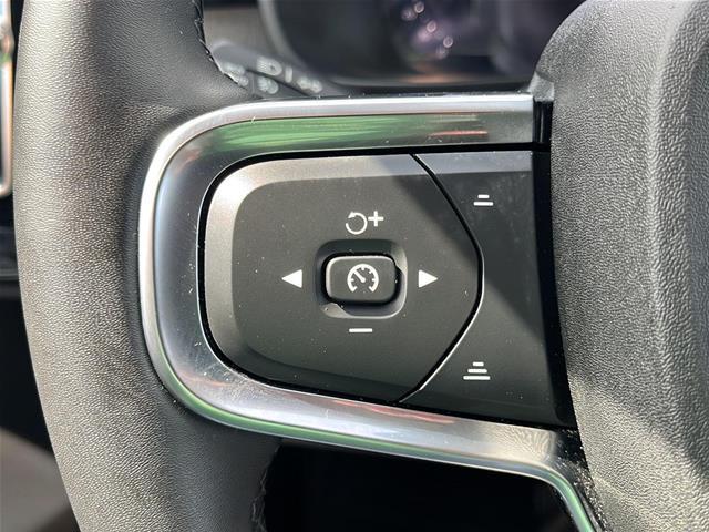 2025 Volvo XC40 - $32,910