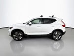 2023 XC40 Thumbnail 4