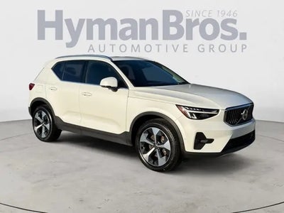 2025 Volvo XC40 AWD B5 Plus Bright Theme 4DR SUV