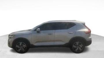 2023 Volvo XC40 B5 Plus Bright Theme
