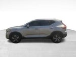 2023 XC40 Thumbnail 2