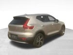 2023 XC40 Thumbnail 4