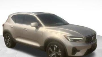 2023 Volvo XC40 B5 Plus Bright Theme