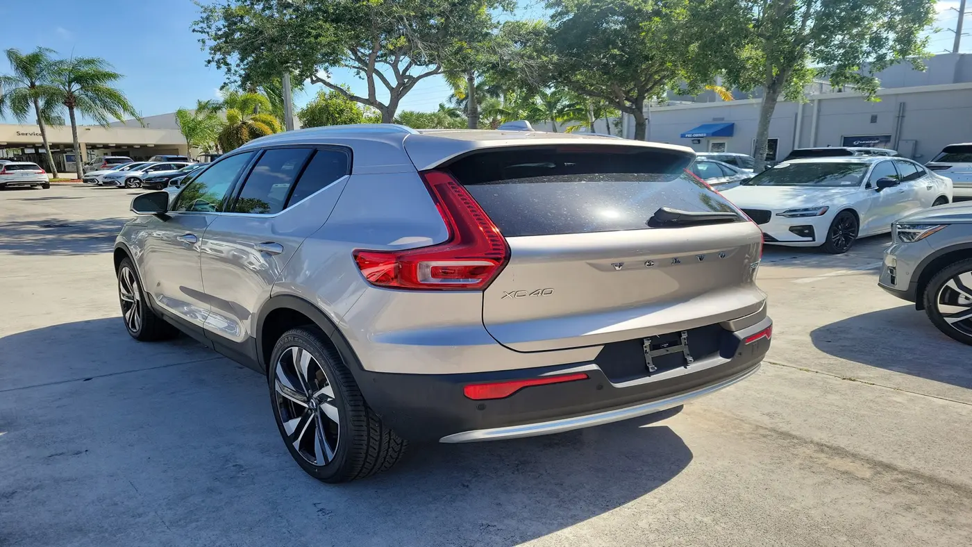 2024 Volvo XC40 B5 Plus Bright Theme