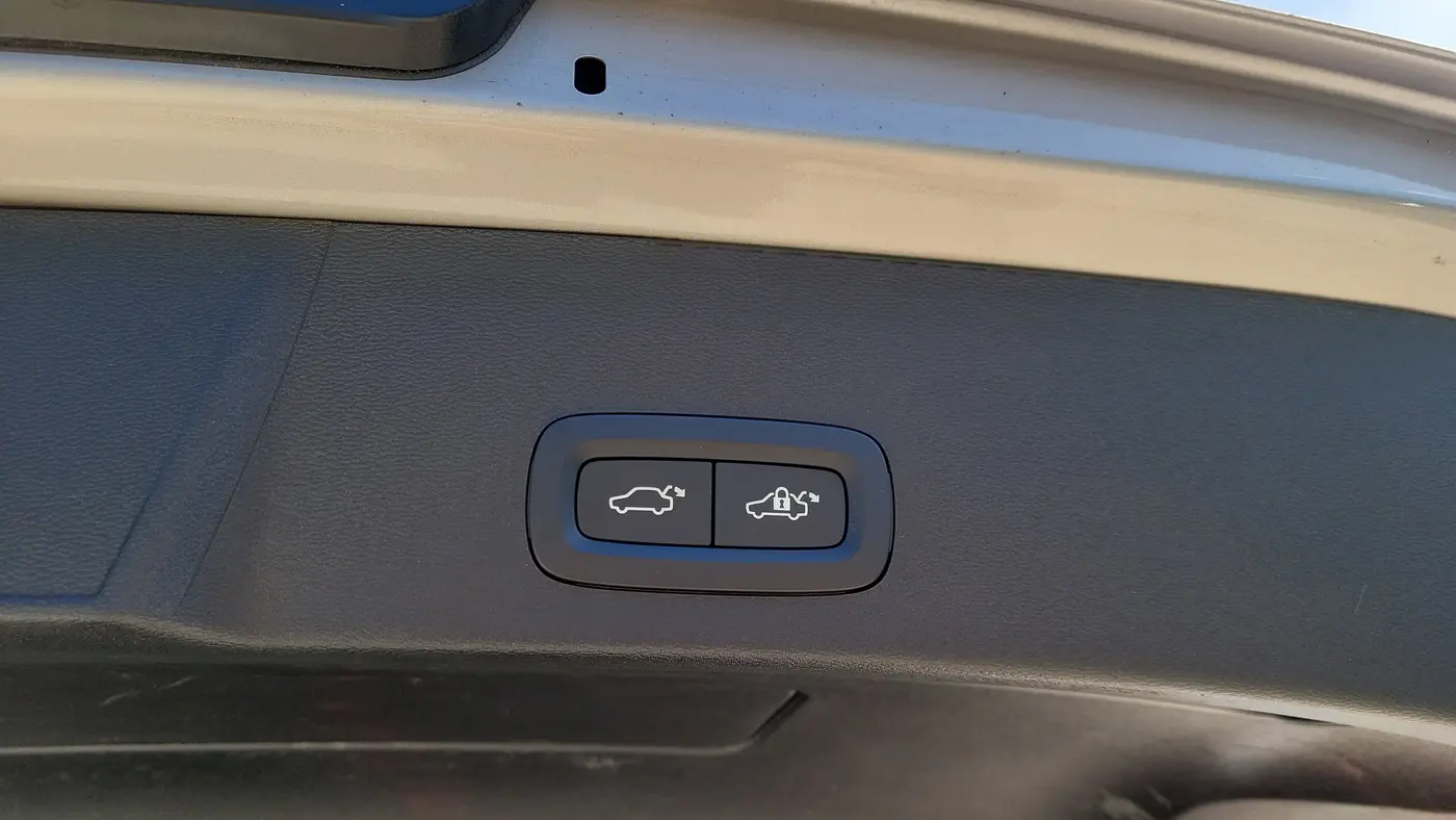 2024 Volvo XC40 B5 Plus Bright Theme
