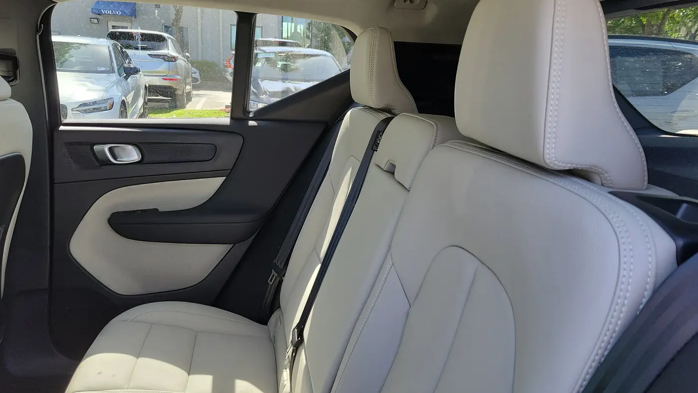 2024 Volvo XC40 B5 Plus Bright Theme