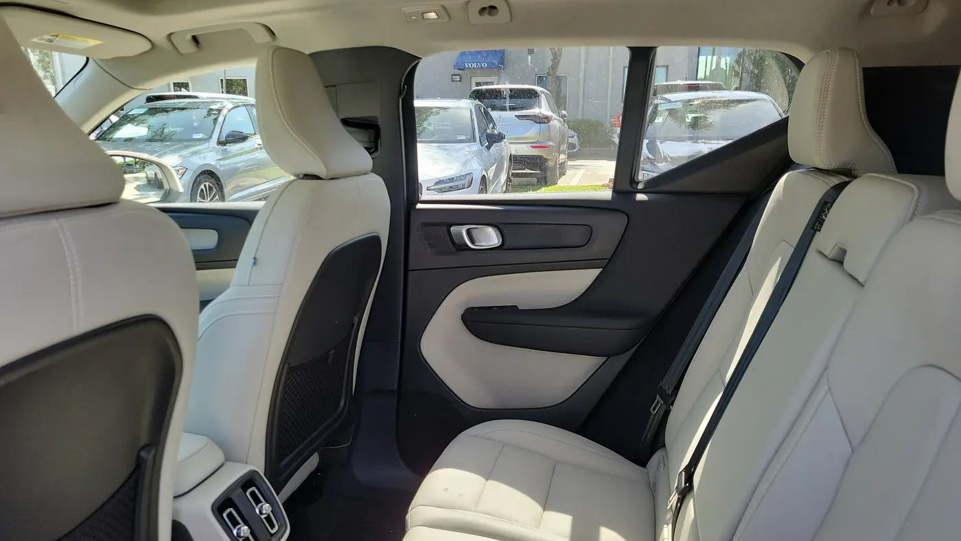 2024 Volvo XC40 B5 Plus Bright Theme