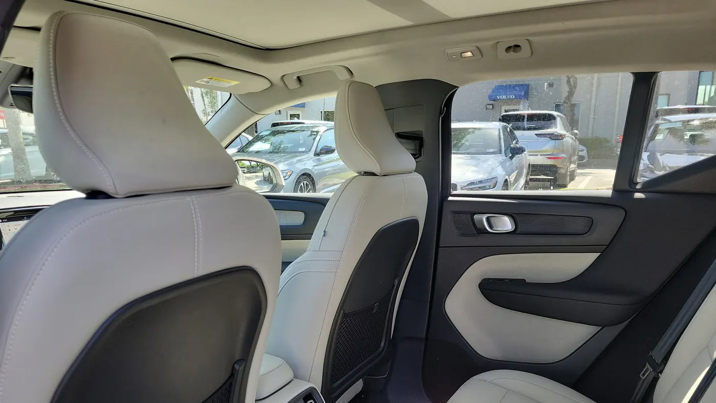 2024 Volvo XC40 B5 Plus Bright Theme