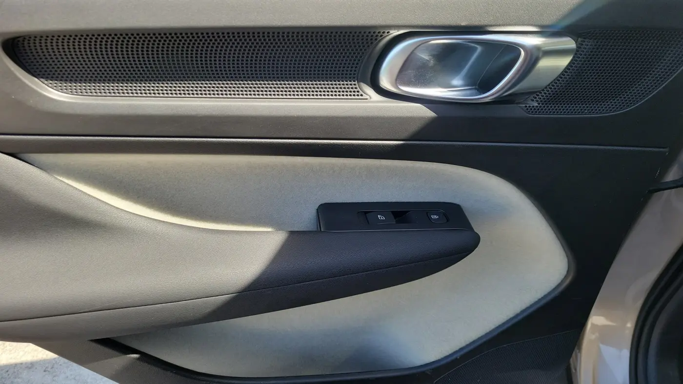 2024 Volvo XC40 B5 Plus Bright Theme