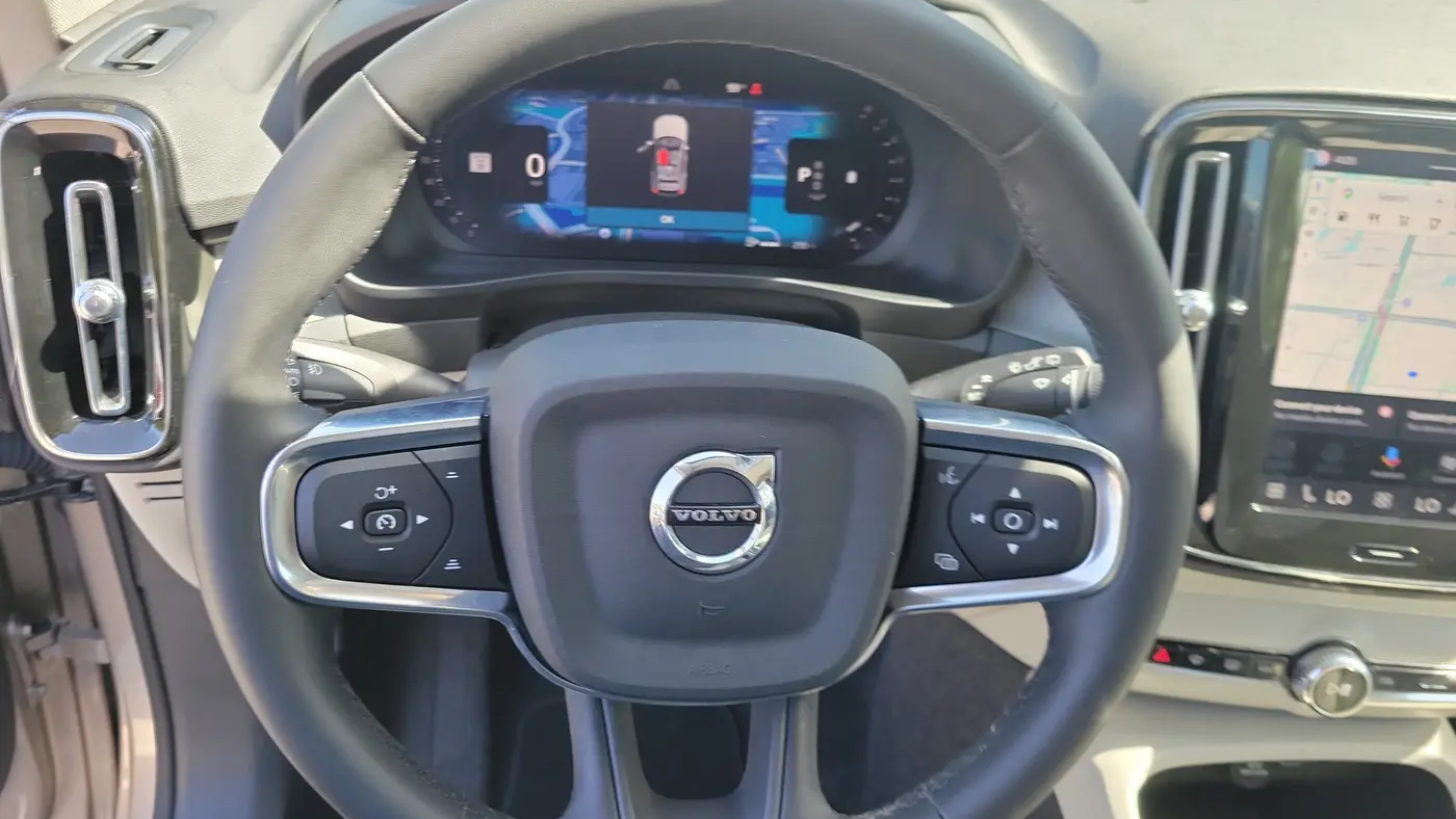 2024 Volvo XC40 B5 Plus Bright Theme