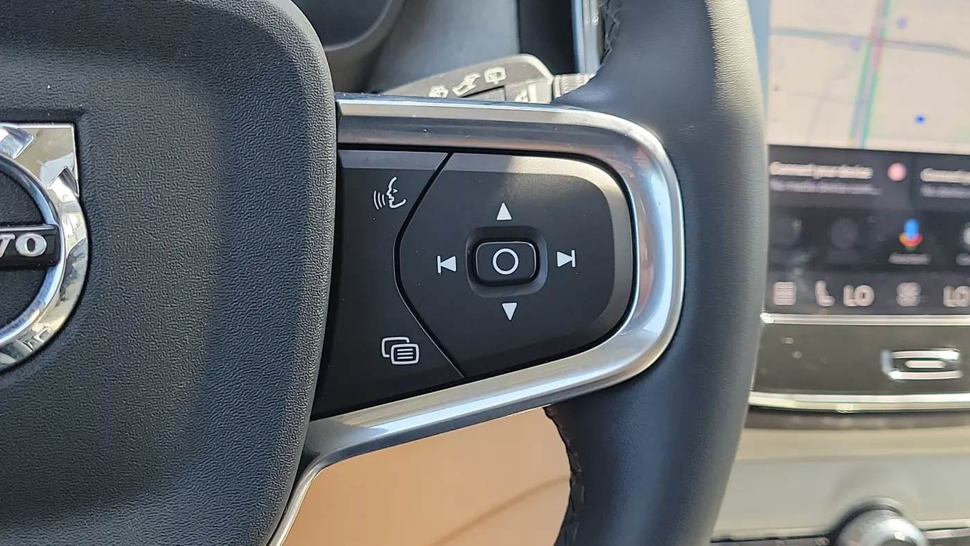 2024 Volvo XC40 B5 Plus Bright Theme