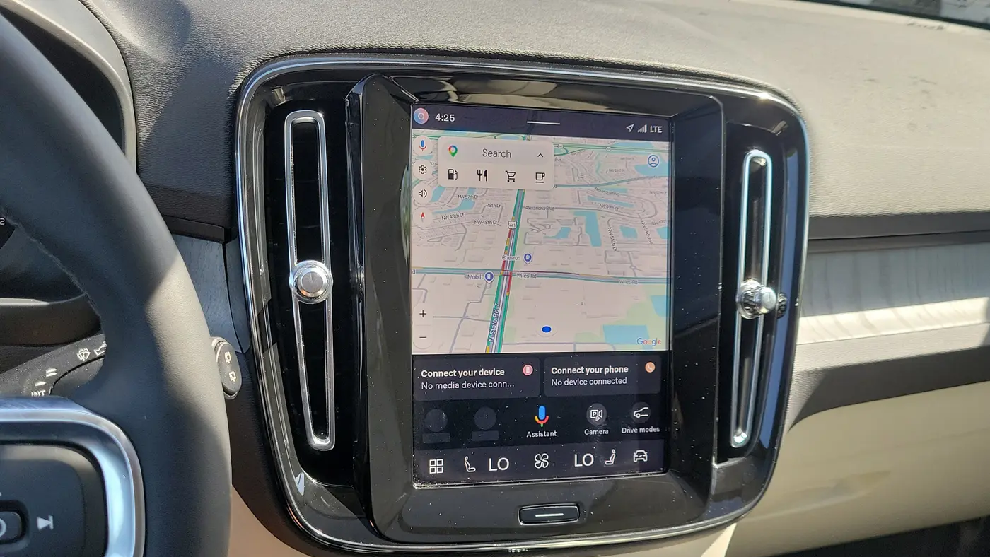 2024 Volvo XC40 B5 Plus Bright Theme