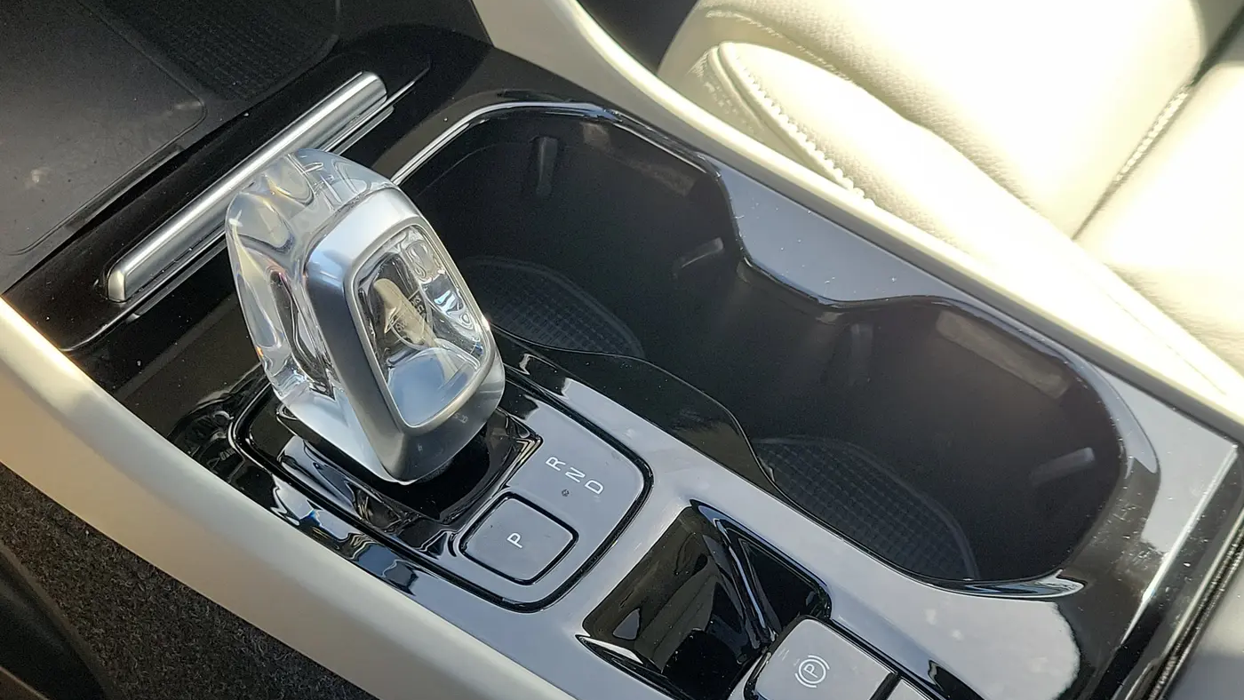2024 Volvo XC40 B5 Plus Bright Theme