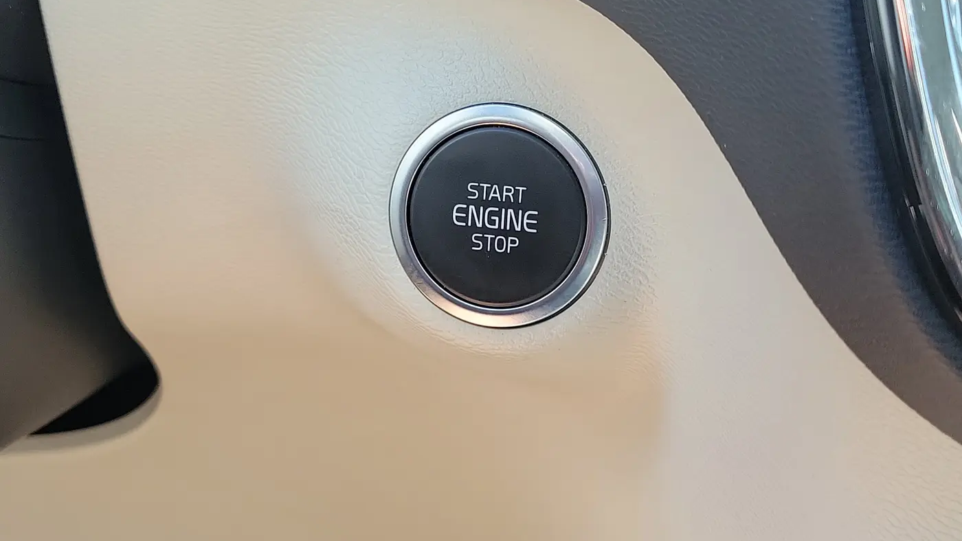 2024 Volvo XC40 B5 Plus Bright Theme