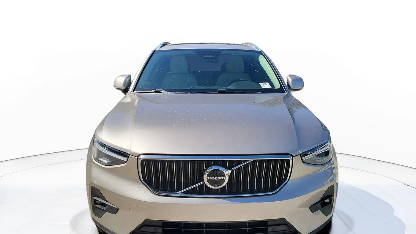 2024 Volvo XC40 B5 Plus Bright Theme