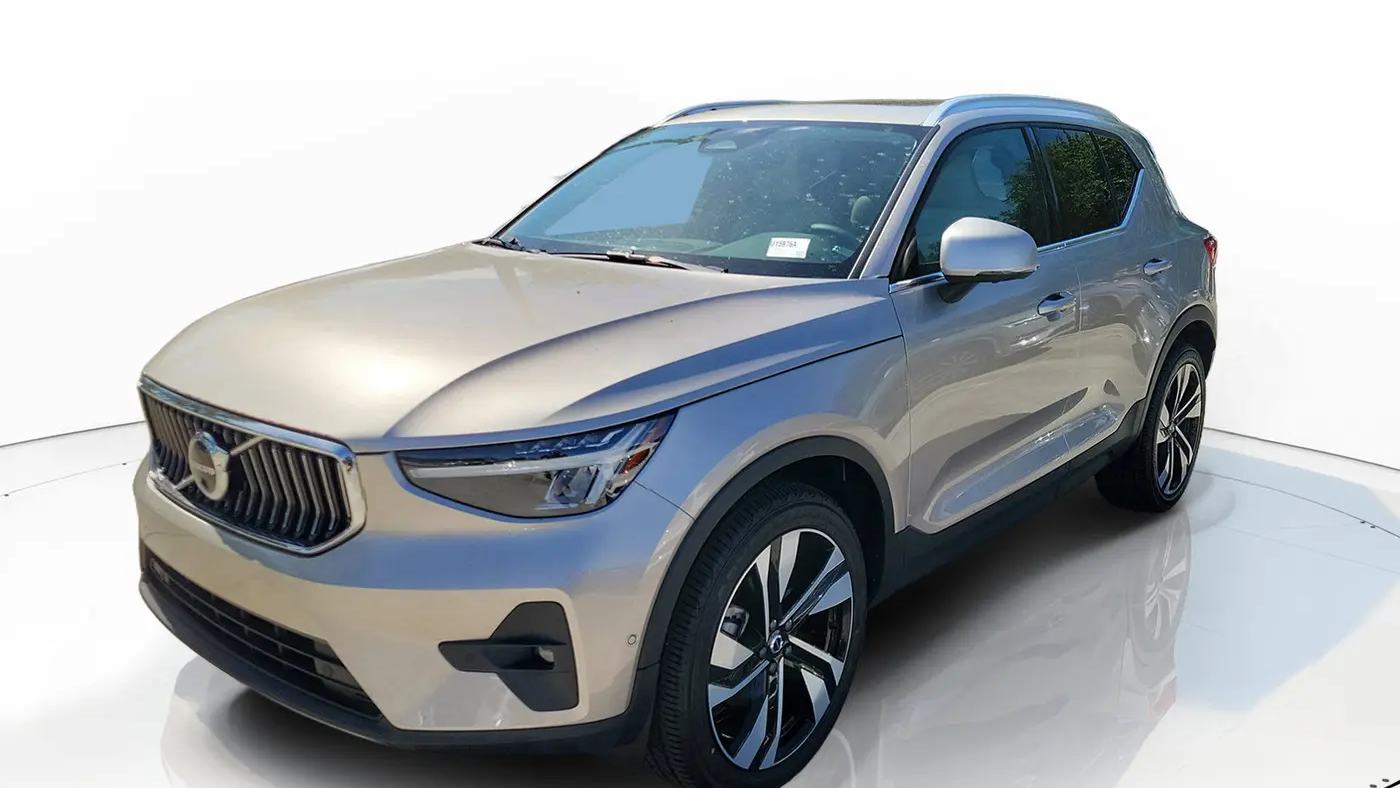 2024 Volvo XC40 B5 Plus Bright Theme