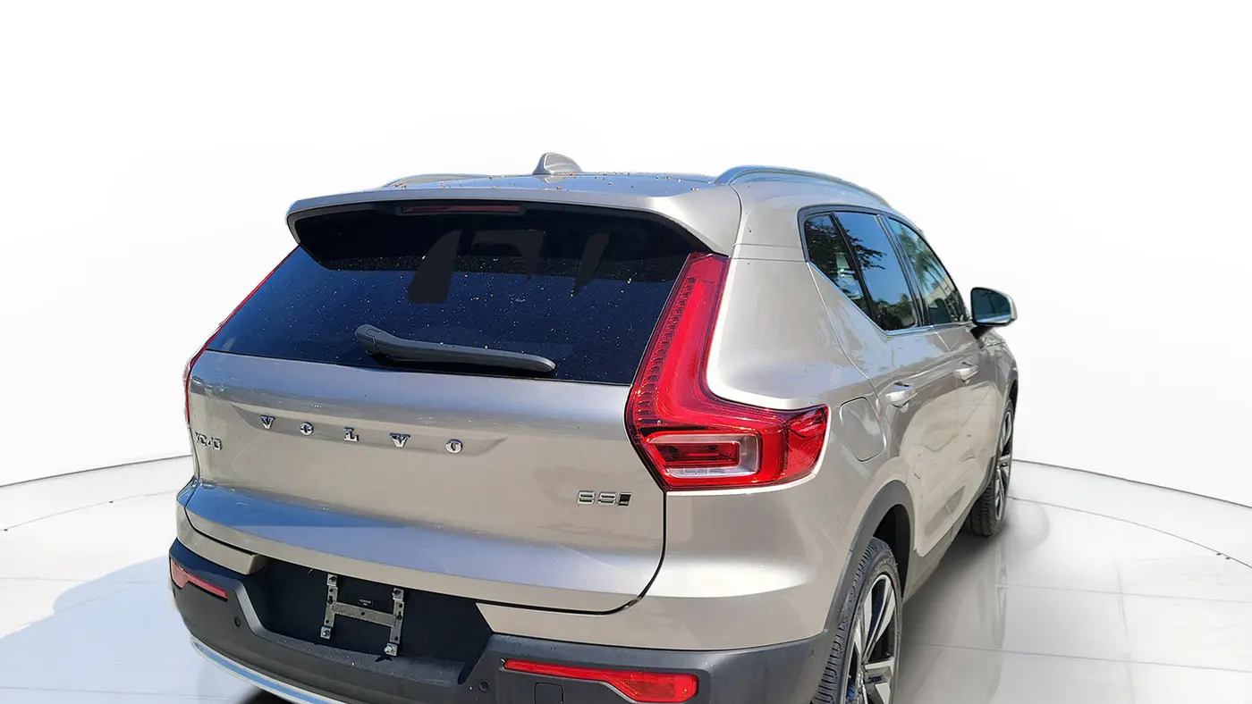 2024 Volvo XC40 B5 Plus Bright Theme