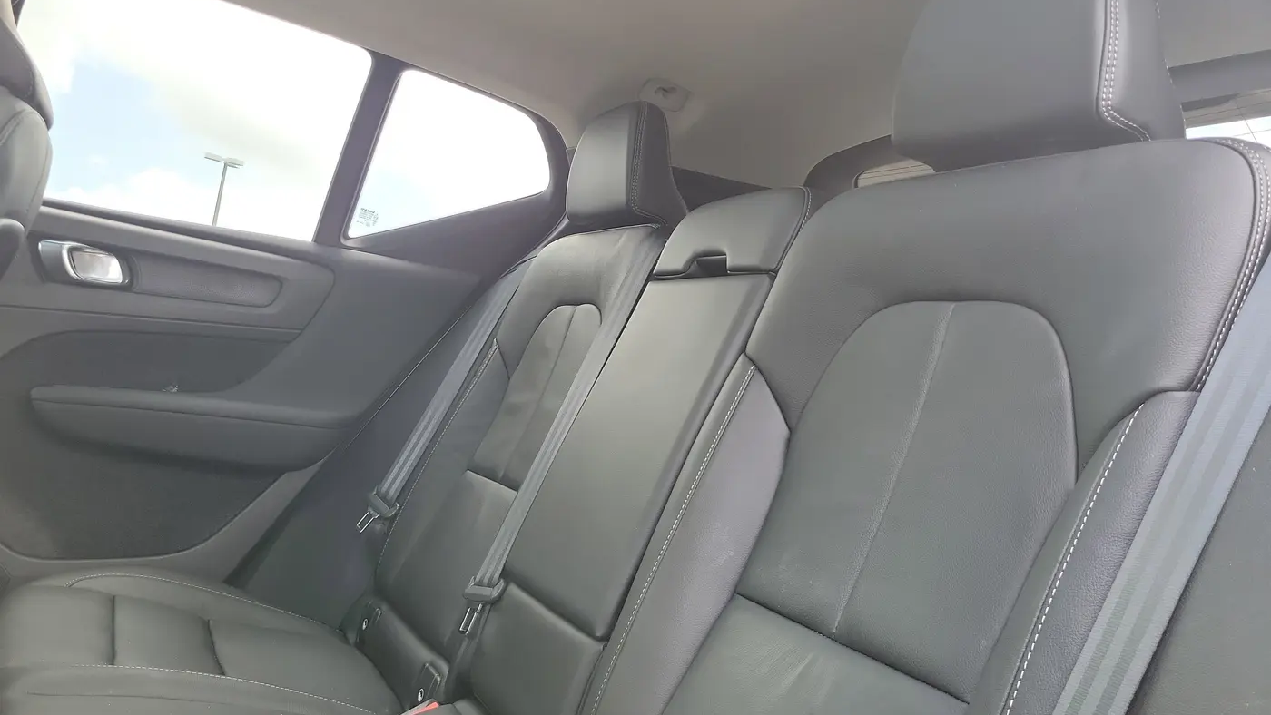 2023 Volvo XC40 B5 Plus Bright Theme
