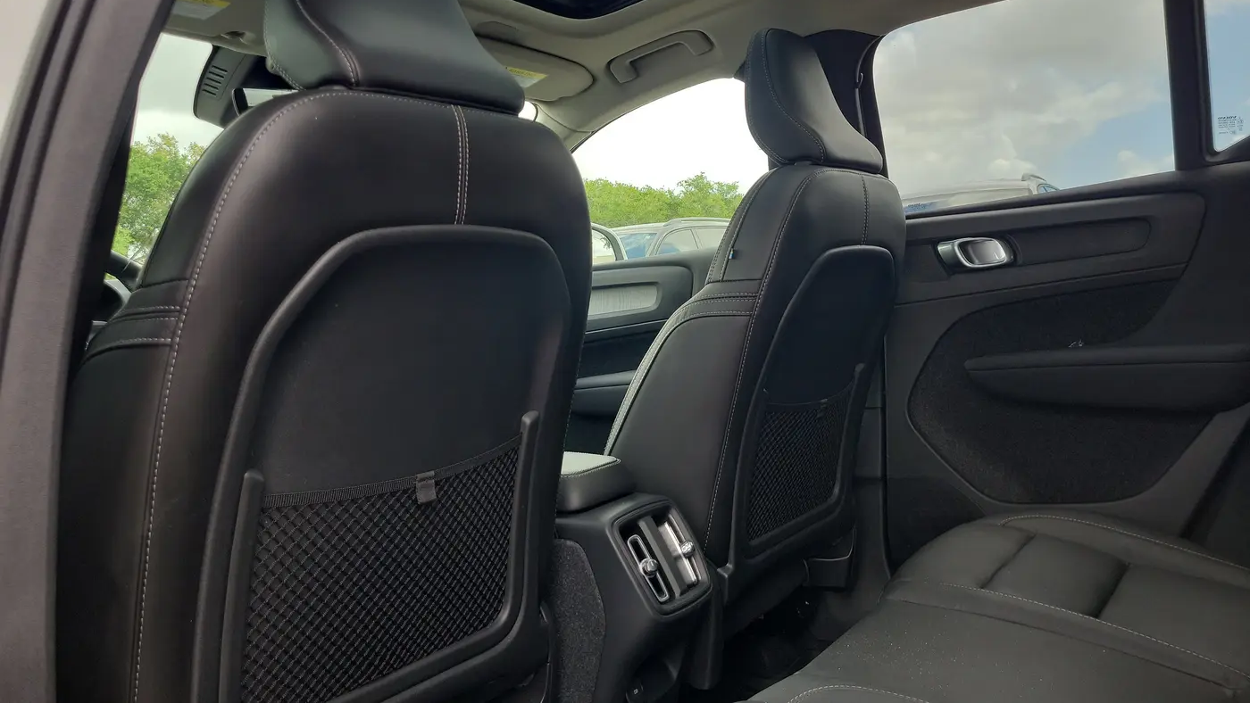 2023 Volvo XC40 B5 Plus Bright Theme
