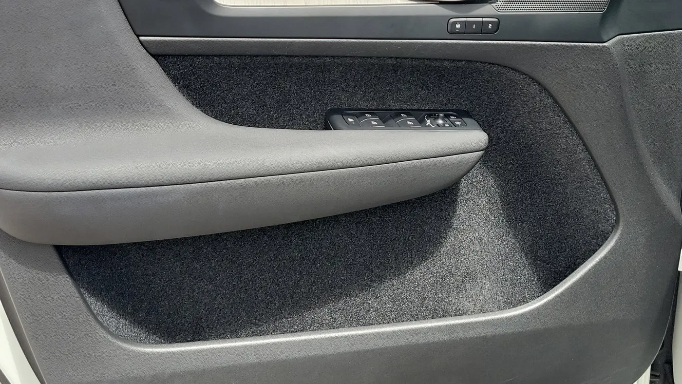 2023 Volvo XC40 B5 Plus Bright Theme