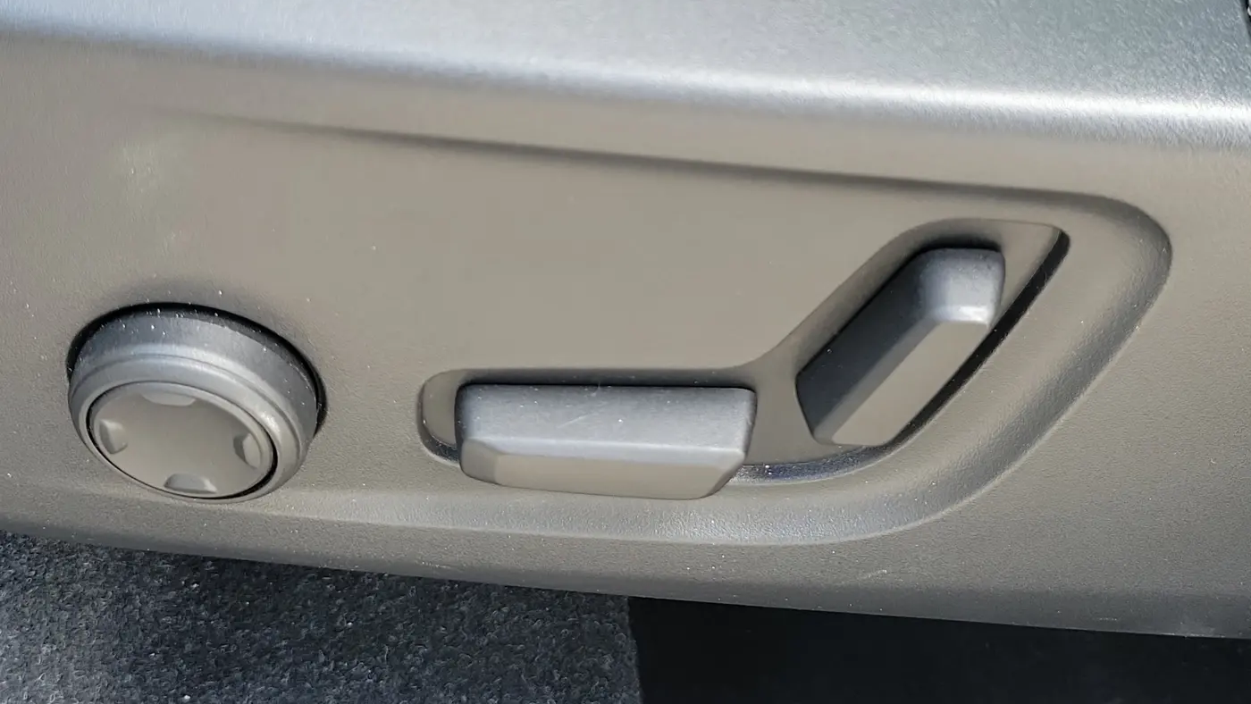 2023 Volvo XC40 B5 Plus Bright Theme